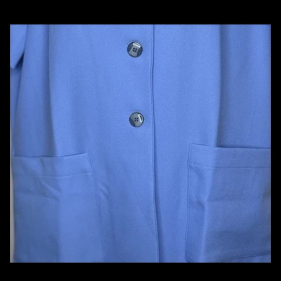 Vintage Women’s Blue Blazer L Short Sleeves 2 Buttons 2 Large Deep Front Pockets - Picture 4 of 8